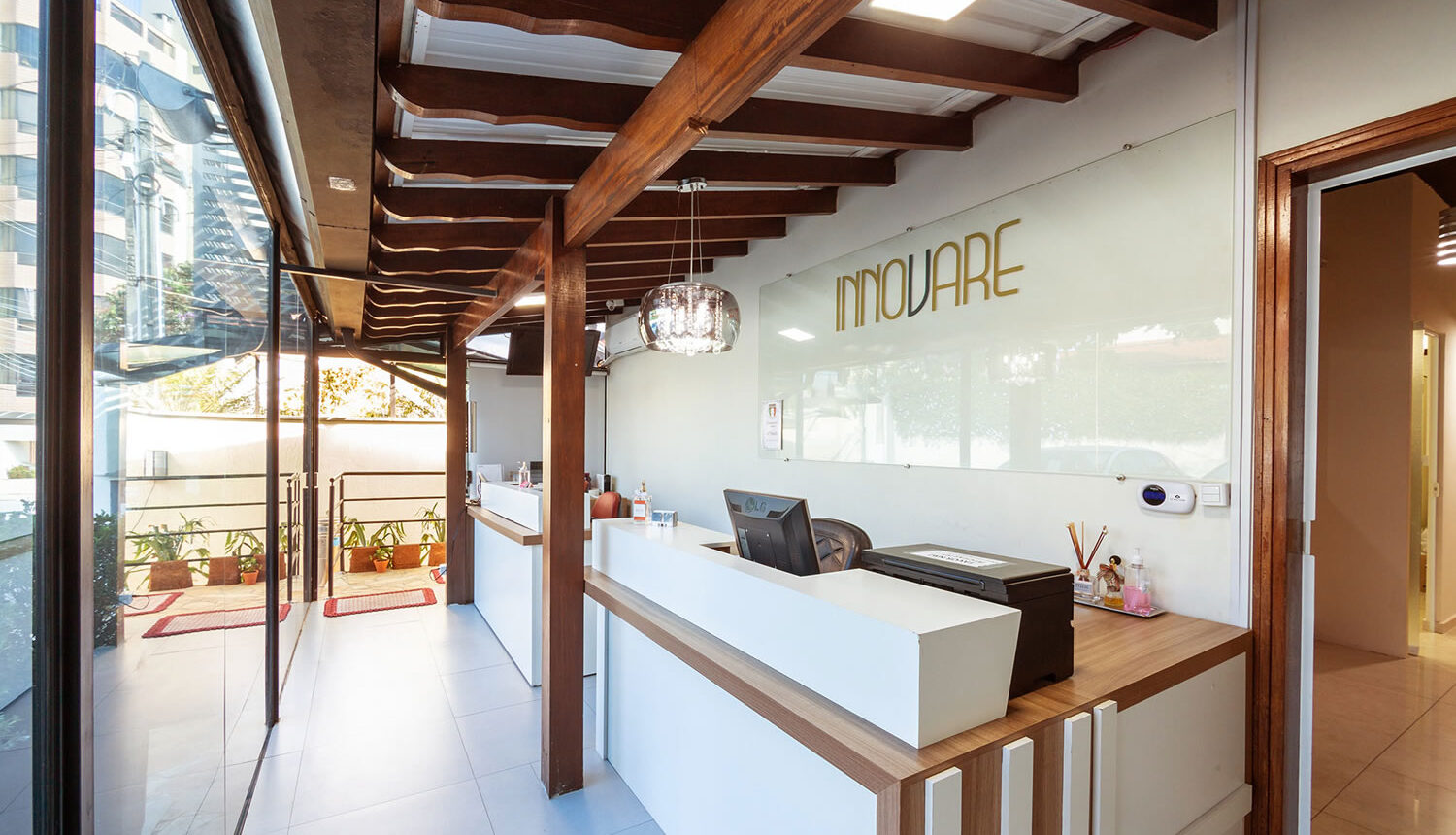 Recepção do coworking Innovare com atendimento profissional